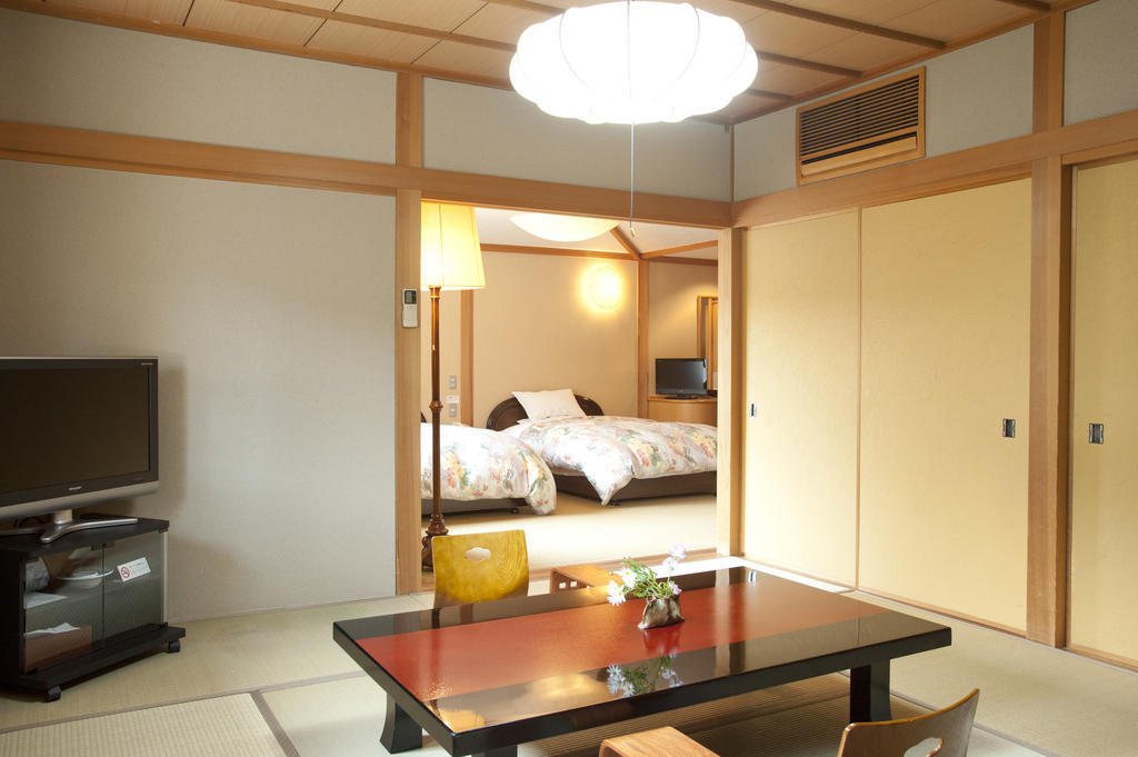 Hotel Ryotei Tanokura Yufu Zewnętrze zdjęcie